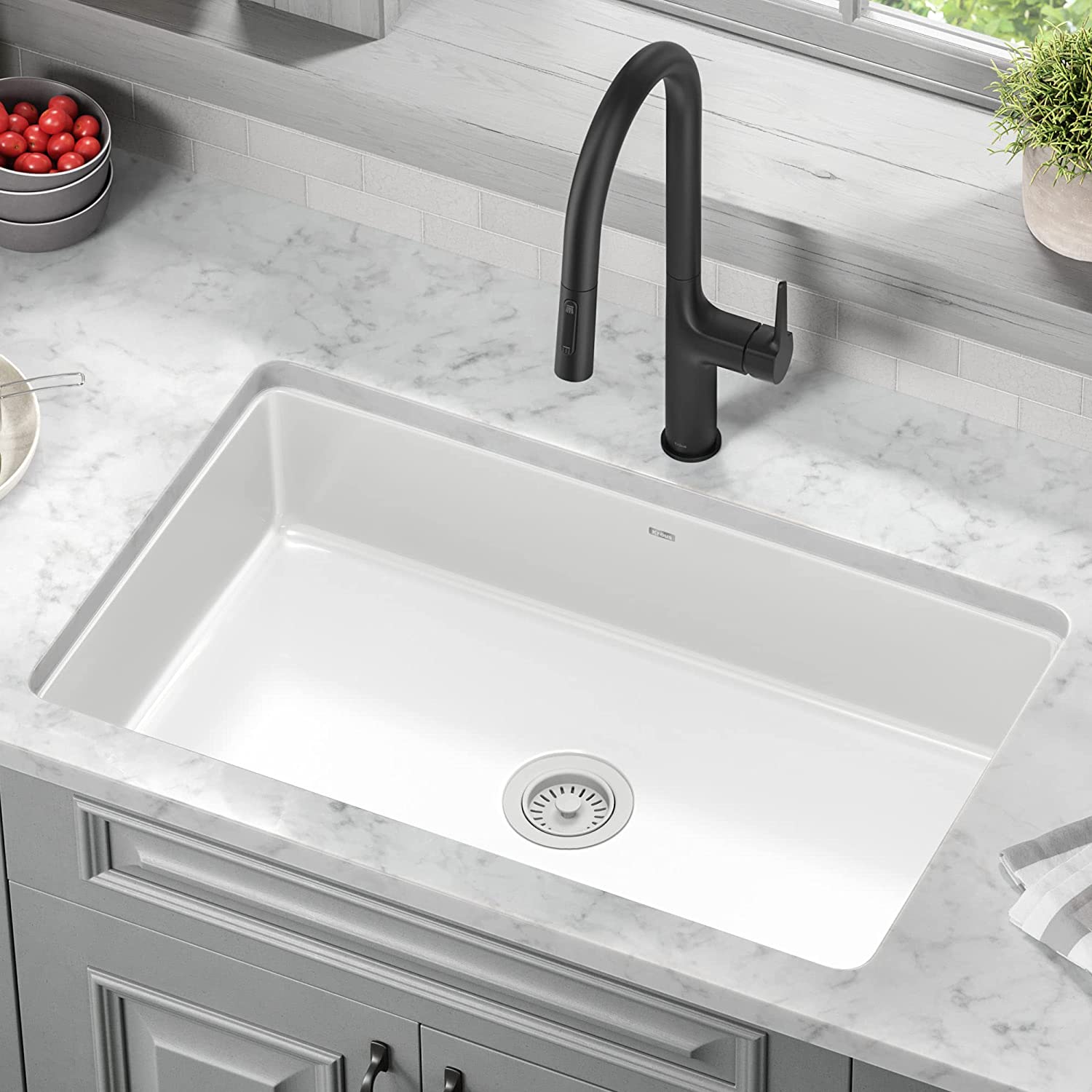 KRAUS Pintura 32-inch Porcelain Enameled Steel Undermount Single Bowl Kitchen Sink in White, KE1US32GWH